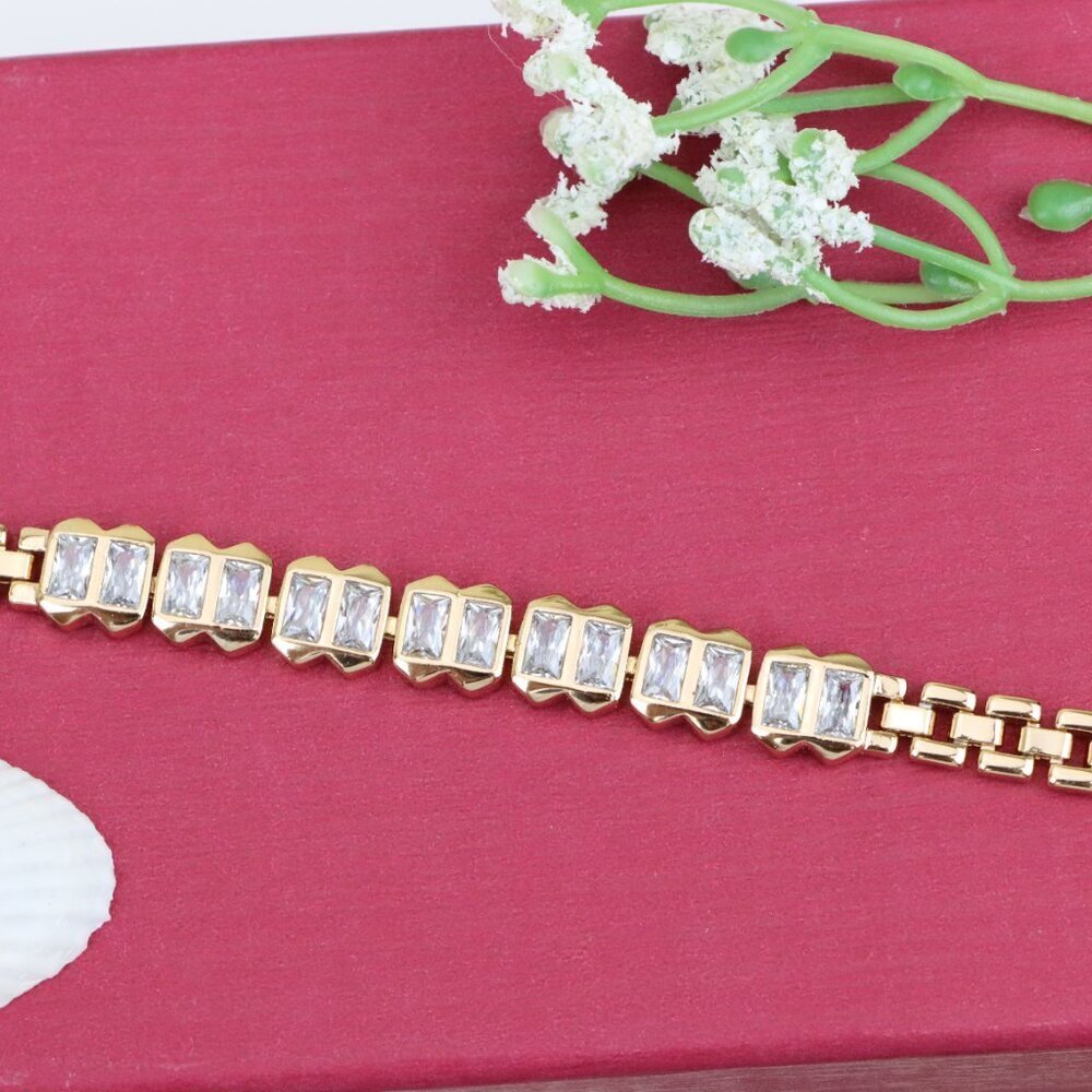 "Elegant Rose Gold Bracelet with Rectangular Crystal Links, XPBL0933